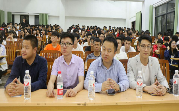 广西科技师范学院机械与电气工程学院举办“中国互联网+大学生创新创业大赛”指导讲座